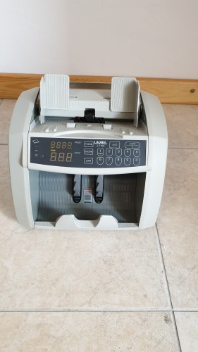 LICZARKA Laurel J-710 A